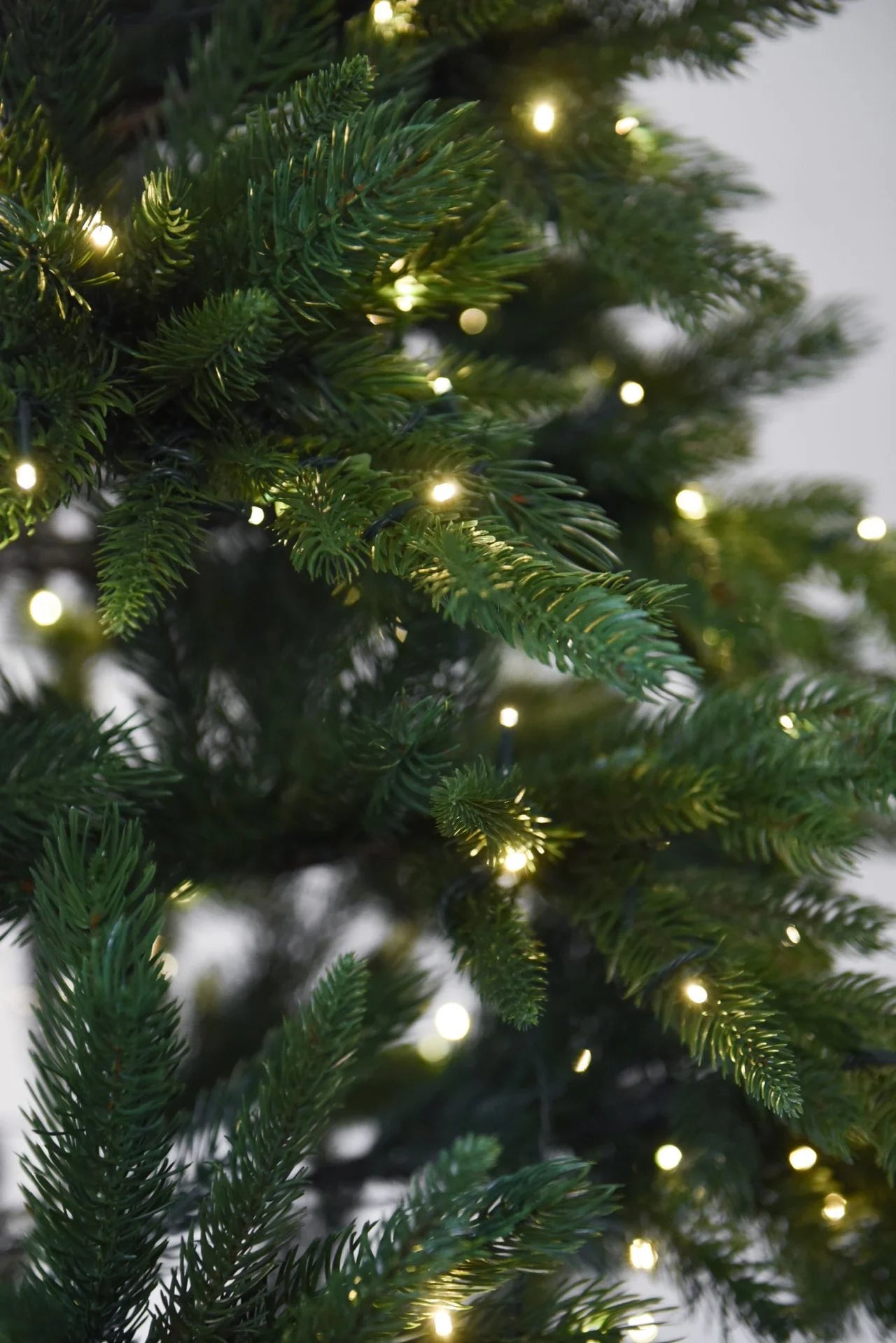 Künstlicher Weihnachtsbaum - David | 270 cm, mit LED-Leuchten