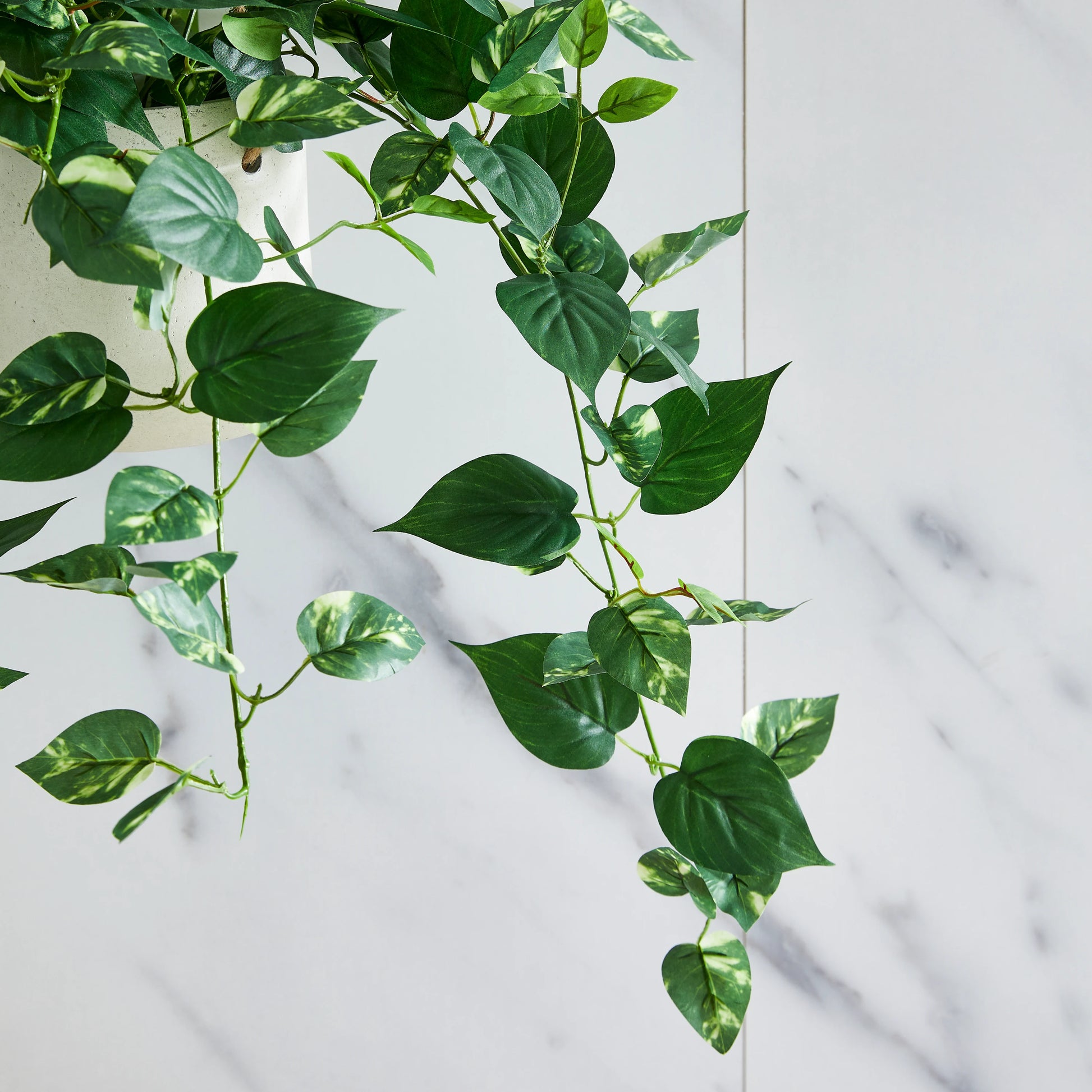 Künstlicher Hänge-Pothos - Cornelius, 80 cm, Kunstpflanze von aplanta, Steckpflanze, in Grün, für drinnen