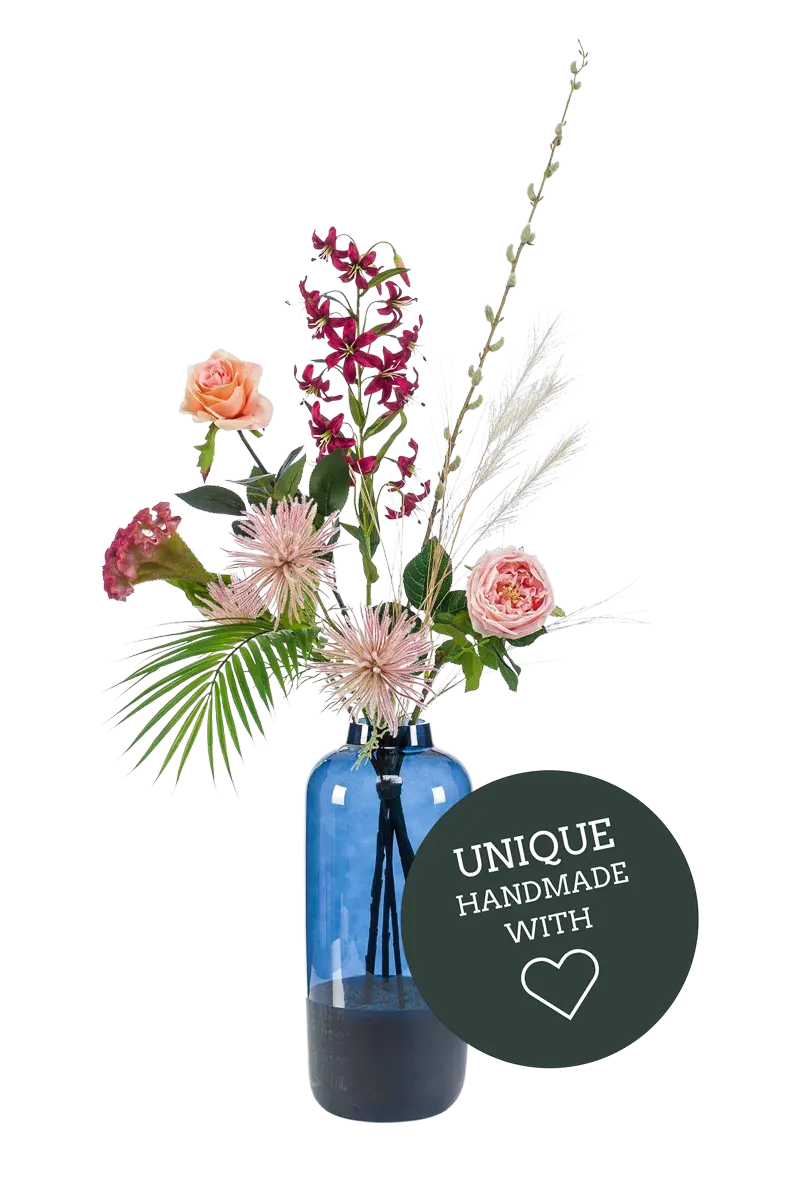 Künstlicher XL Blumenstrauß - Thea auf transparentem Hintergrund mit echt wirkenden Kunstblättern. Diese Kunstpflanze gehört zur Gattung/Familie der "Blumensträuße" bzw. "Kunst-Blumensträuße".